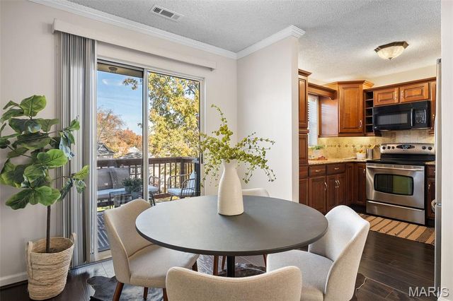 1530 Swallow Drive, Brentwood, MO 63144