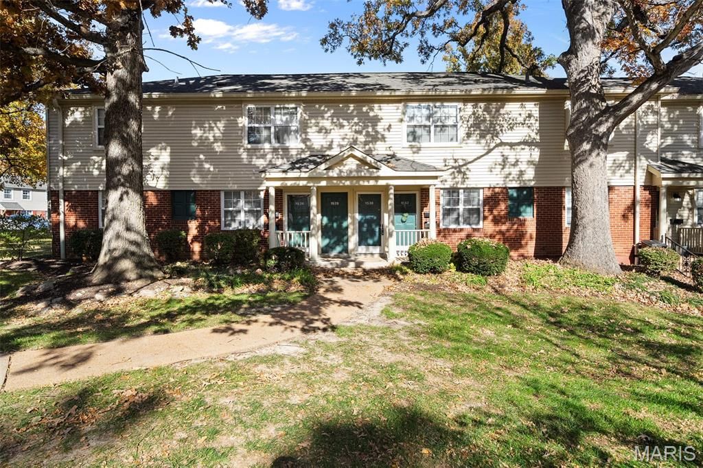 1530 Swallow Drive, Brentwood, MO 63144