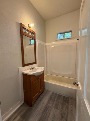 1837 W Houston Street, Paris, TX 75460