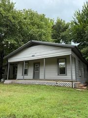 1837 W Houston Street, Paris, TX 75460