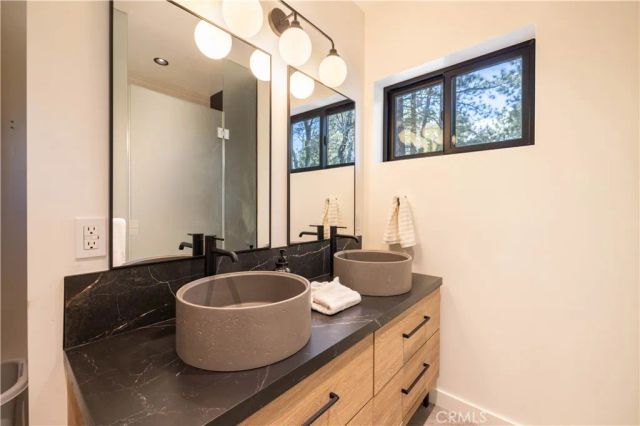 259 Victoria, Sugarloaf, CA 92386
