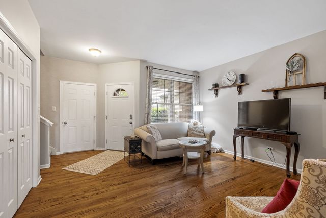 9051 Mansfield Drive, Tinley Park, IL 60487