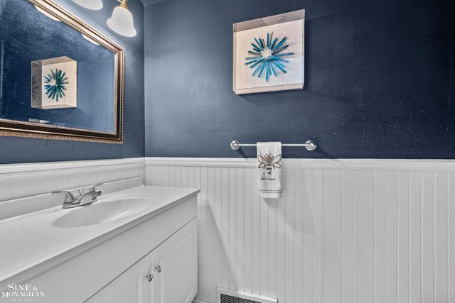 433 Maison Road, Grosse Pointe Farms, MI 48236