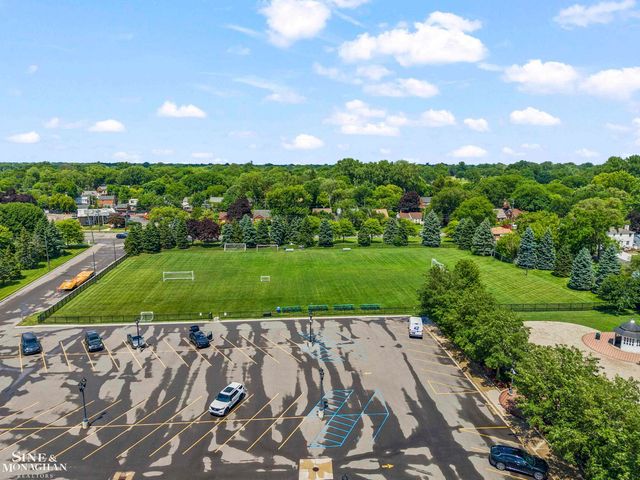 433 Maison Road, Grosse Pointe Farms, MI 48236