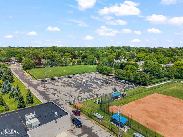 433 Maison Road, Grosse Pointe Farms, MI 48236