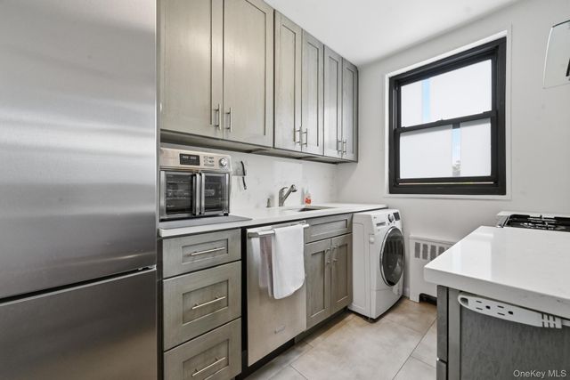 15-43 160th Street 2F, Whitestone, NY 11357