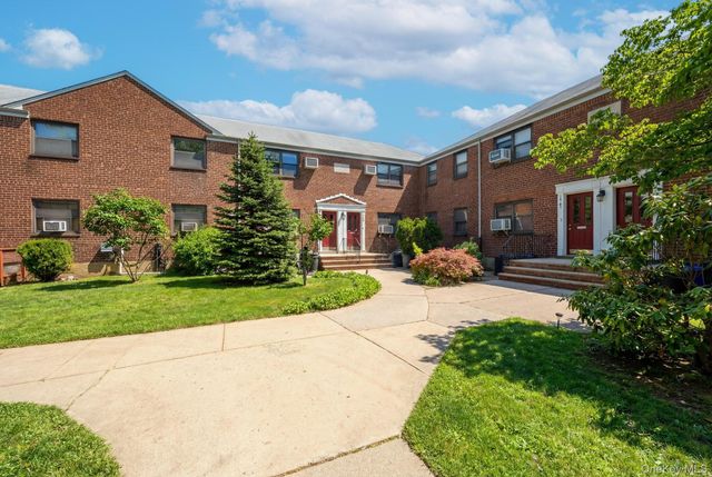 15-43 160th Street 2F, Whitestone, NY 11357