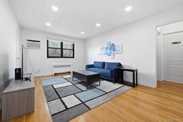 15-43 160th Street 2F, Whitestone, NY 11357