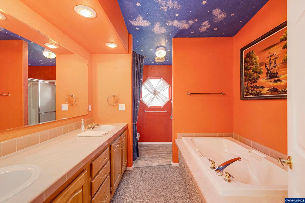 Image 10 of property listing at 1156 SW Westvale St 197, Mcminnville, OR 97128