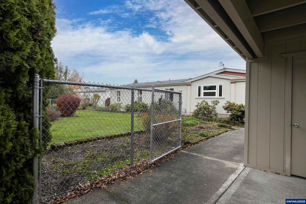 Image 16 of property listing at 1156 SW Westvale St 197, Mcminnville, OR 97128