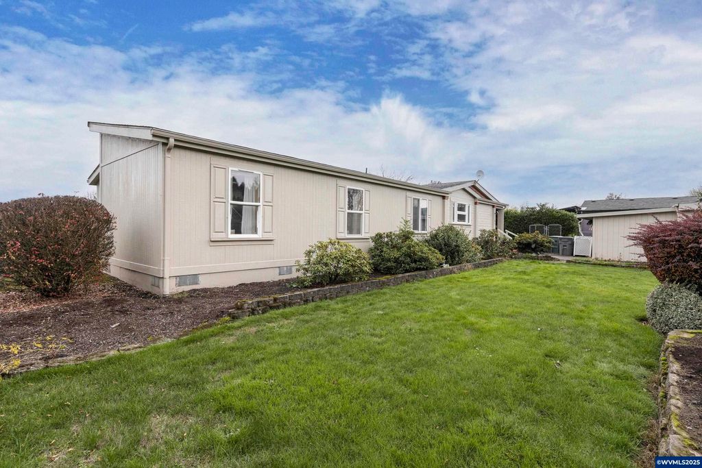 Image 18 of property listing at 1156 SW Westvale St 197, Mcminnville, OR 97128