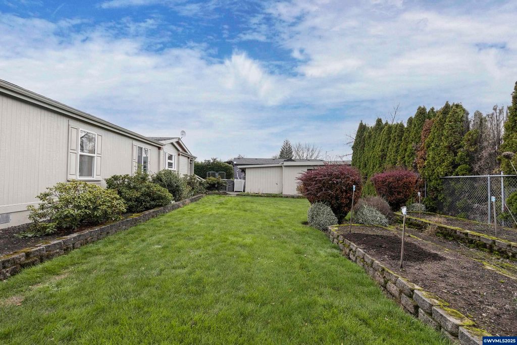 Image 21 of property listing at 1156 SW Westvale St 197, Mcminnville, OR 97128