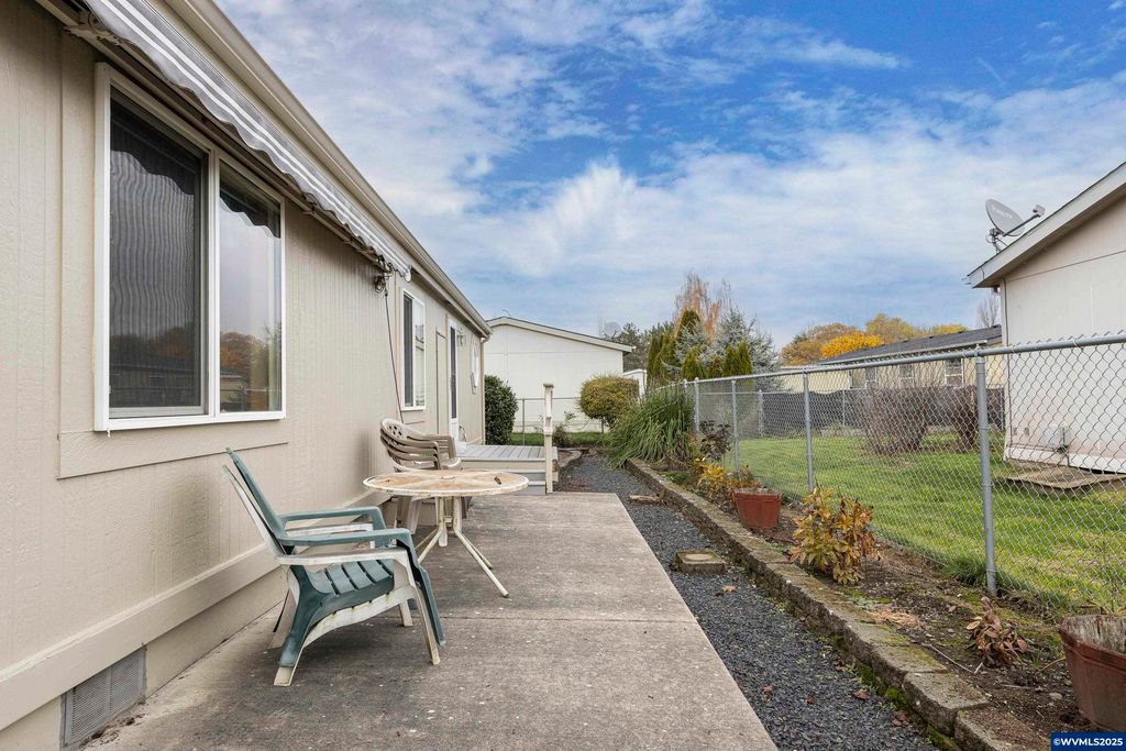 Image 24 of property listing at 1156 SW Westvale St 197, Mcminnville, OR 97128