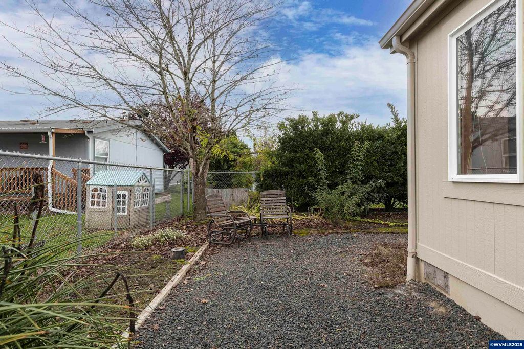 Image 25 of property listing at 1156 SW Westvale St 197, Mcminnville, OR 97128