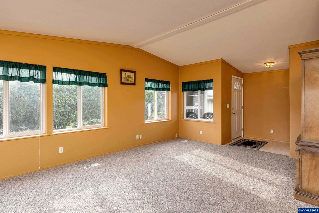 Image 3 of property listing at 1156 SW Westvale St 197, Mcminnville, OR 97128