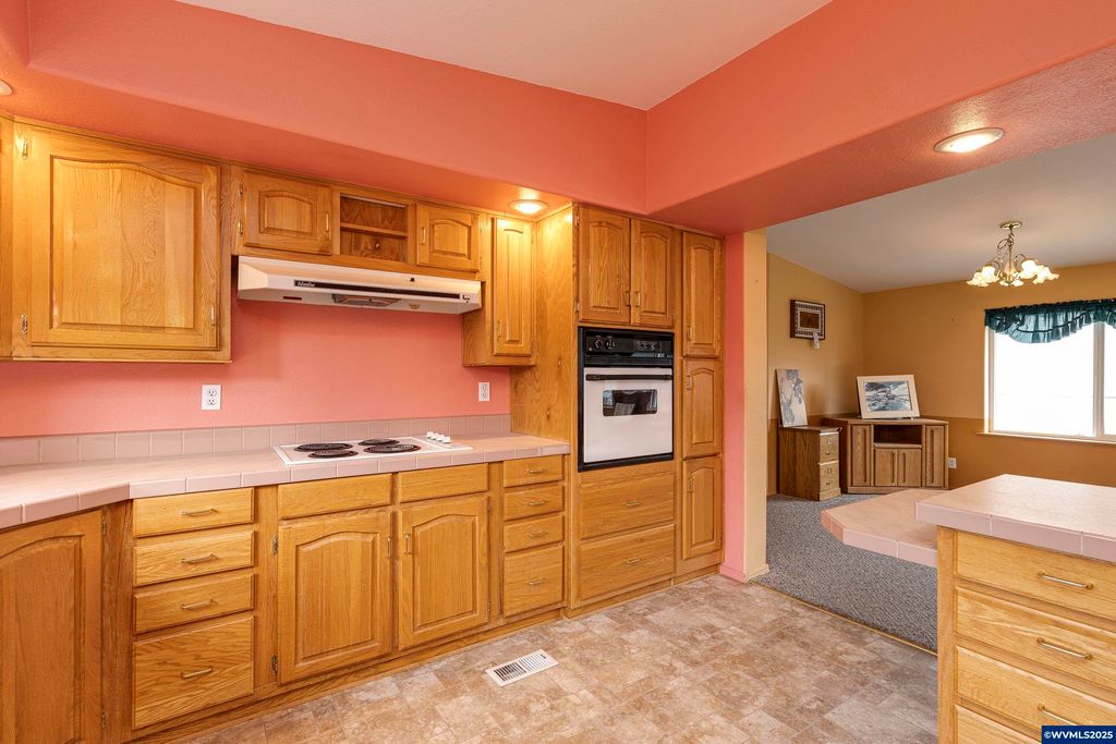 Image 7 of property listing at 1156 SW Westvale St 197, Mcminnville, OR 97128