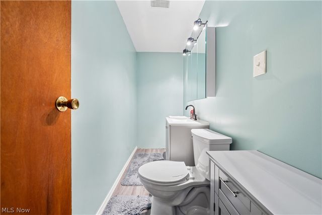 6040 Reynolds Road, Mentor On The Lake, OH 44060