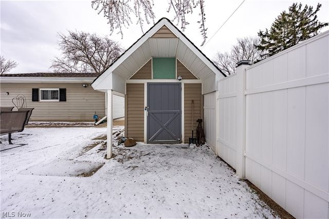 6040 Reynolds Road, Mentor On The Lake, OH 44060