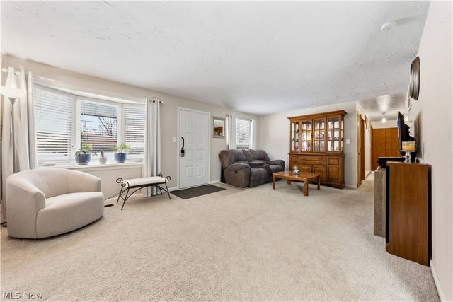 6040 Reynolds Road, Mentor On The Lake, OH 44060