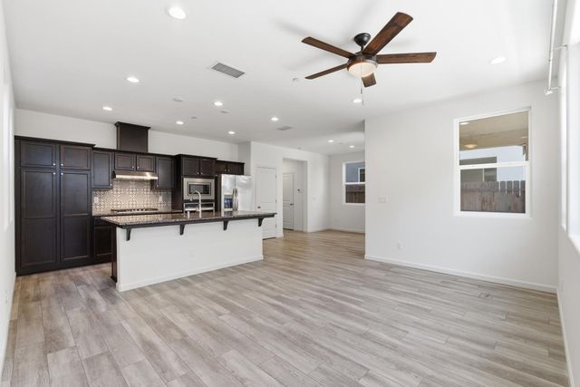 115 Capstone Way S, Madera, CA 93636