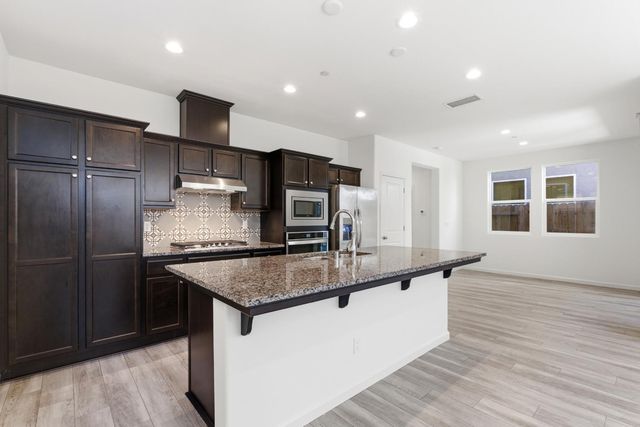 115 Capstone Way S, Madera, CA 93636