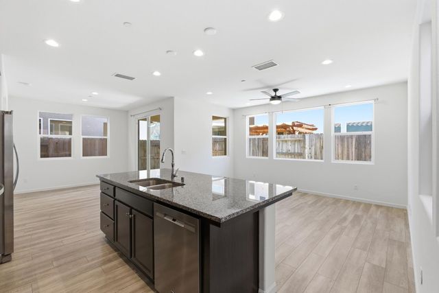 115 Capstone Way S, Madera, CA 93636