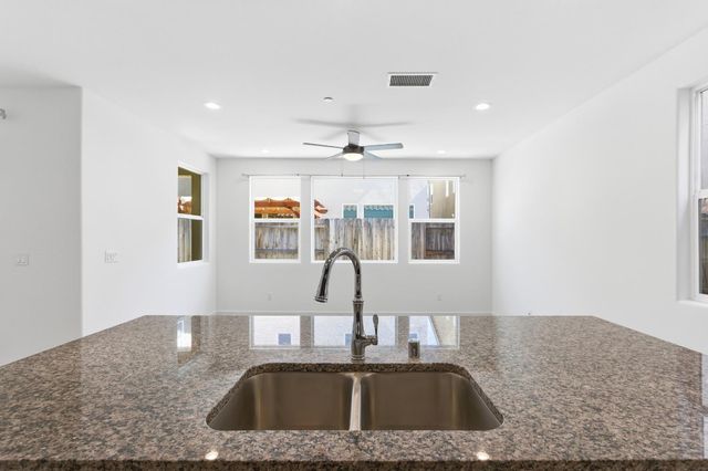 115 Capstone Way S, Madera, CA 93636