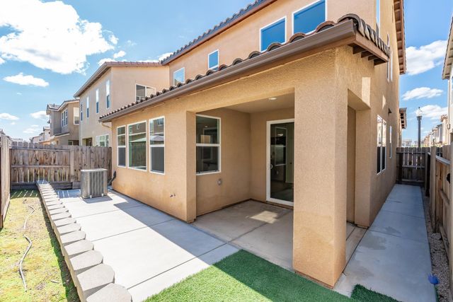 115 Capstone Way S, Madera, CA 93636