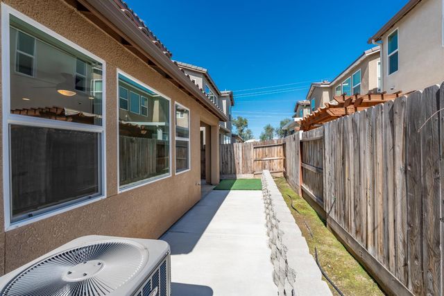 115 Capstone Way S, Madera, CA 93636