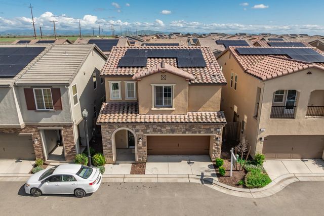 115 Capstone Way S, Madera, CA 93636