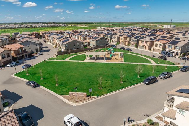 115 Capstone Way S, Madera, CA 93636