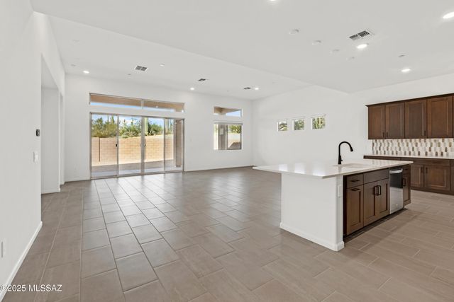 14733 N Blue Juniper Lane, Marana, AZ 85658