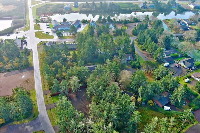 1013 Discovery Avenue SE, Ocean Shores, WA 98569