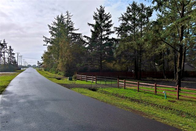 1013 Discovery Avenue SE, Ocean Shores, WA 98569