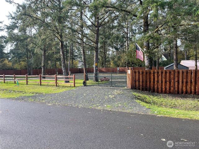 1013 Discovery Avenue SE, Ocean Shores, WA 98569