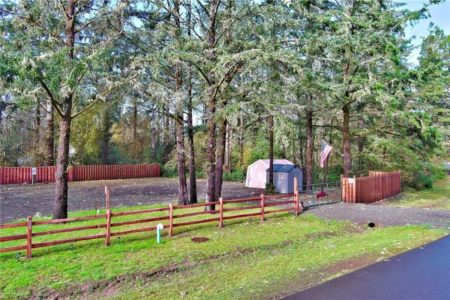1013 Discovery Avenue SE, Ocean Shores, WA 98569