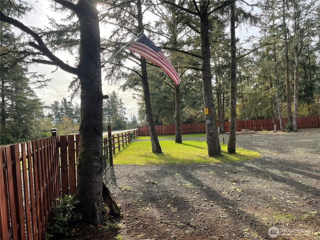 1013 Discovery Avenue SE, Ocean Shores, WA 98569