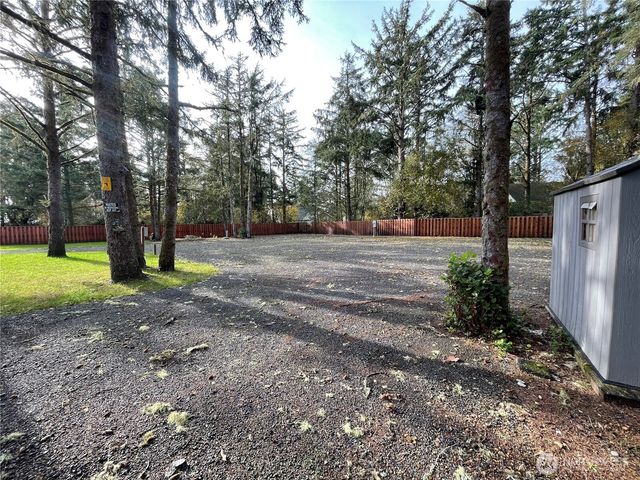 1013 Discovery Avenue SE, Ocean Shores, WA 98569