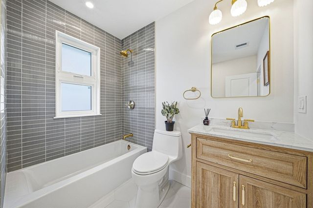 54 Rangeley Rd 54, Newton, MA 02465