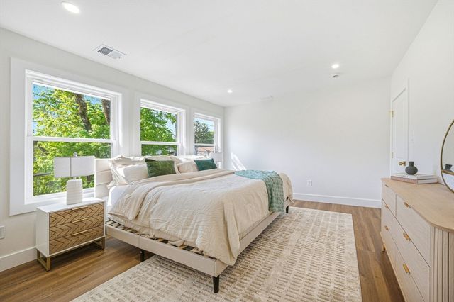 54 Rangeley Rd 54, Newton, MA 02465