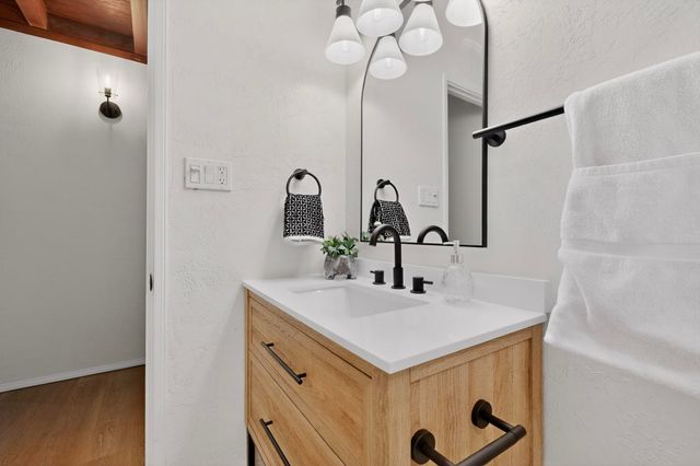 1114 Elizabeth Street NE, Albuquerque, NM 87112