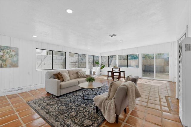 1114 Elizabeth Street NE, Albuquerque, NM 87112