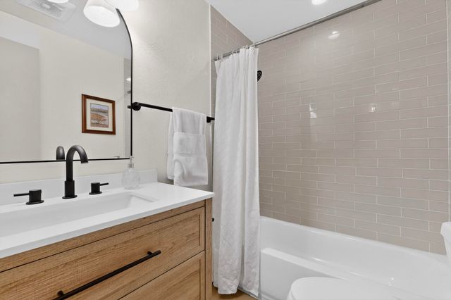 1114 Elizabeth Street NE, Albuquerque, NM 87112