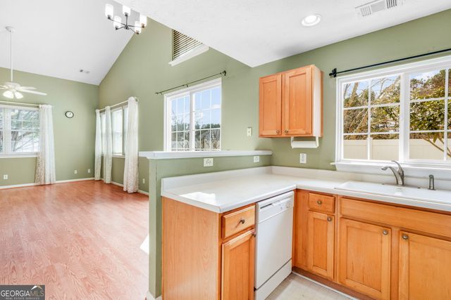 562 Windcroft Circle NW, Acworth, GA 30101