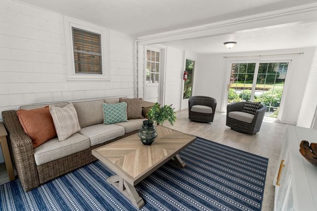 19 Country Ln, Sharon, MA 02067