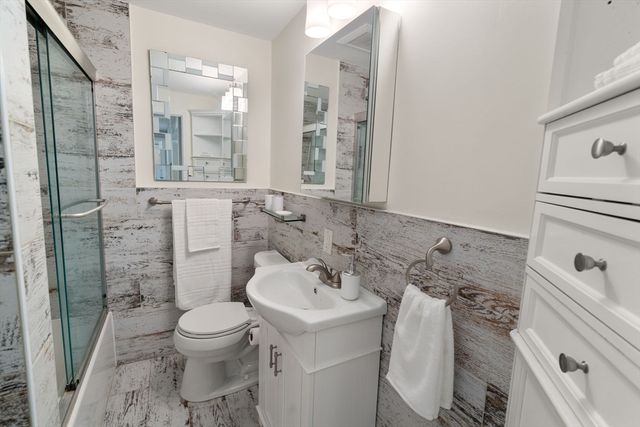 19 Country Ln, Sharon, MA 02067