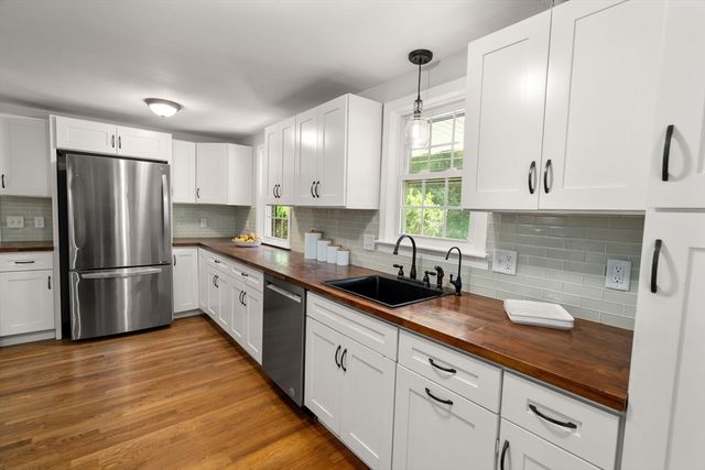 19 Country Ln, Sharon, MA 02067