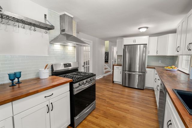19 Country Ln, Sharon, MA 02067