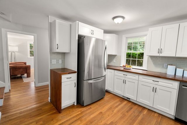 19 Country Ln, Sharon, MA 02067