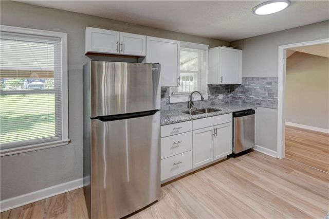 1201 W 31st Street S, Independence, MO 64055